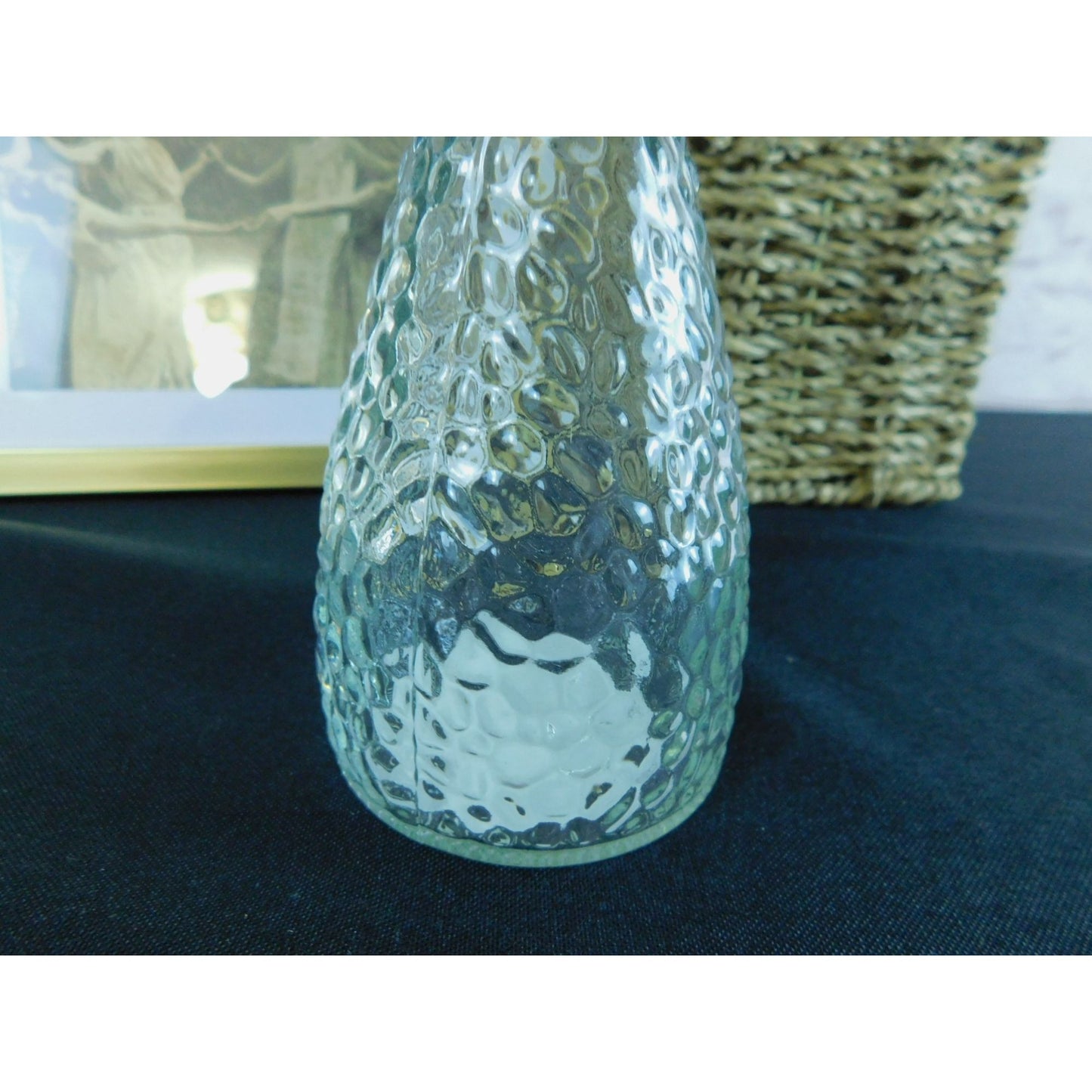 Carafe avec bouchon en verre martelé transparent d'inspiration vintage au design texturé