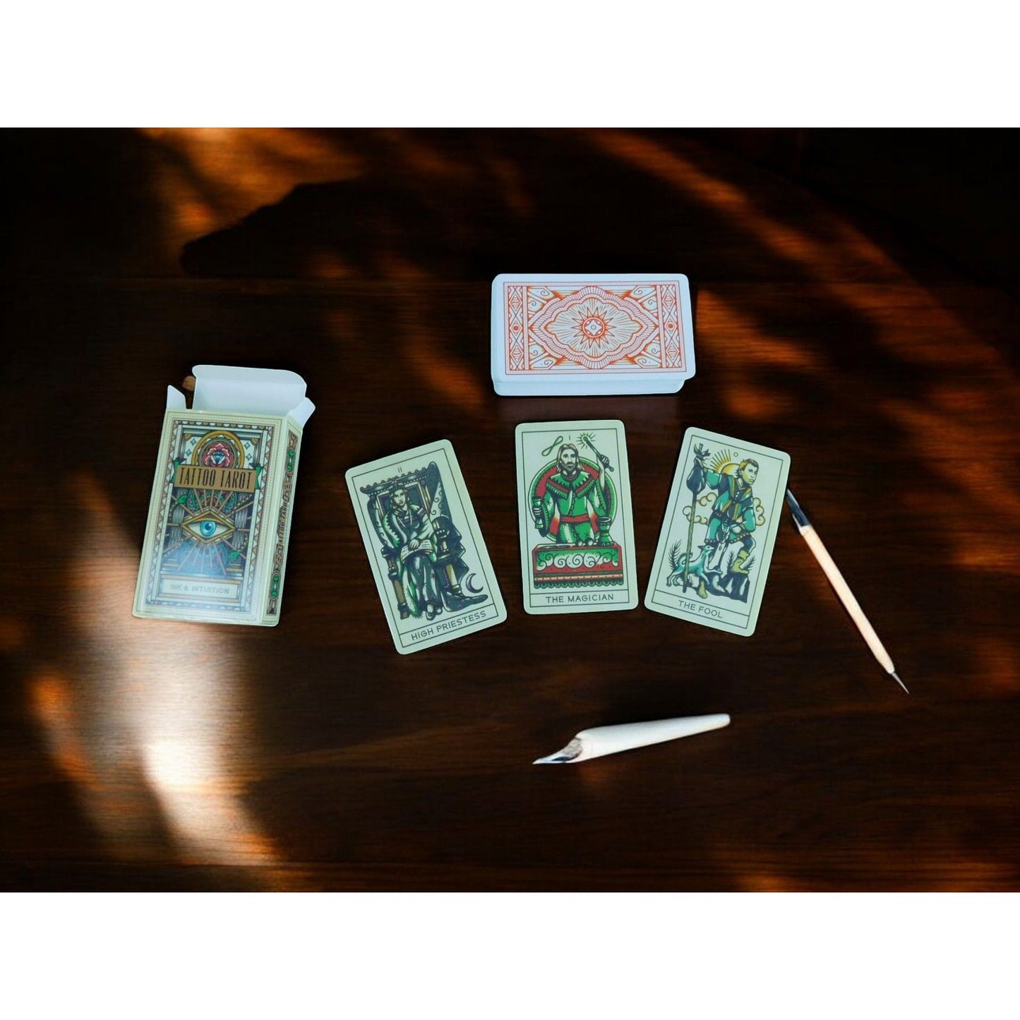 Cartes de tarot de tatouage par Ink & Intuition - Jeu mystique pour lectures intuitives et conseils spirituels