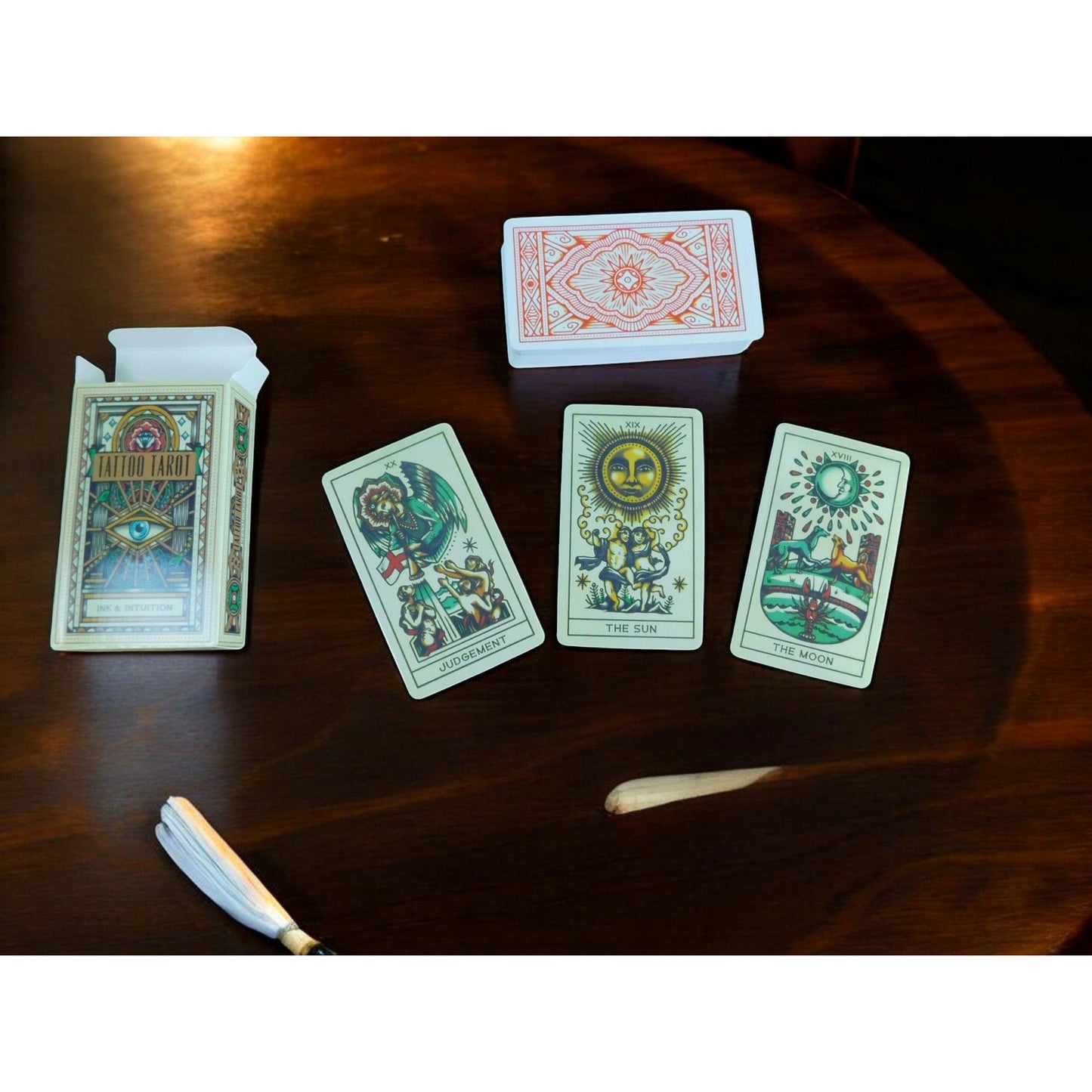 Cartes de tarot de tatouage par Ink & Intuition - Jeu mystique pour lectures intuitives et conseils spirituels