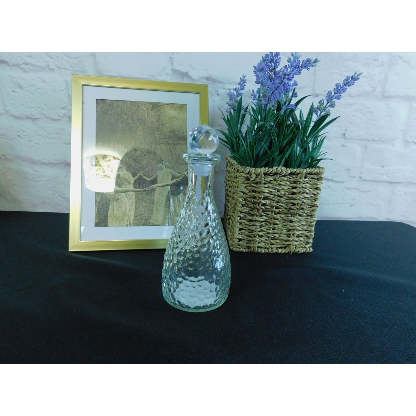 Carafe avec bouchon en verre martelé transparent d'inspiration vintage au design texturé