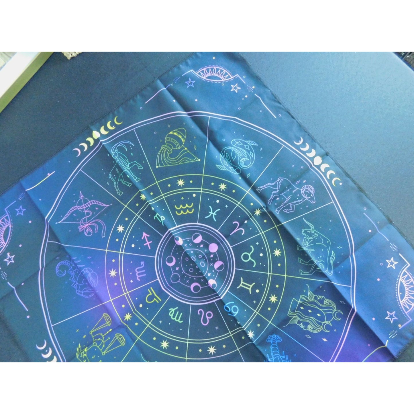 Nappe d'autel avec constellations et phases de lune célestes pour la divination du tarot