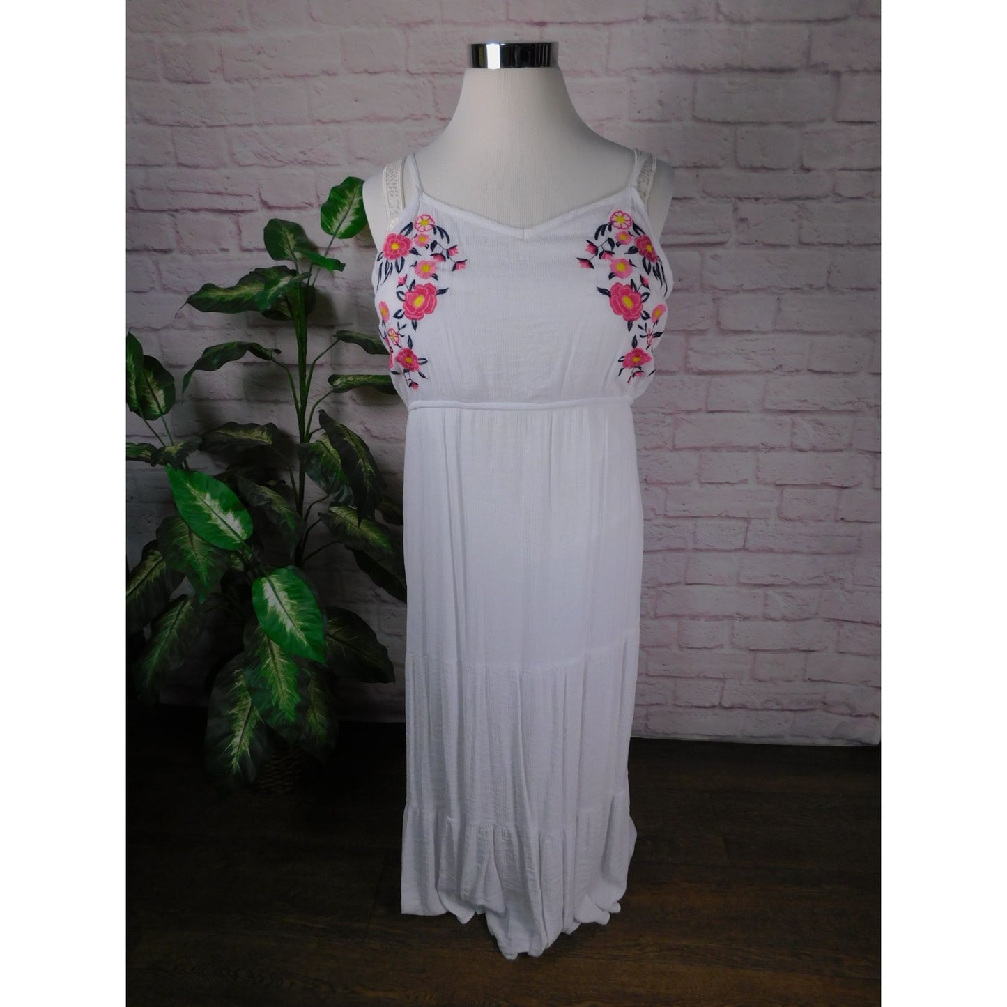 Robe longue bohème Kelly Renee avec broderie florale et doubles bretelles spaghetti Blanc Femme XL