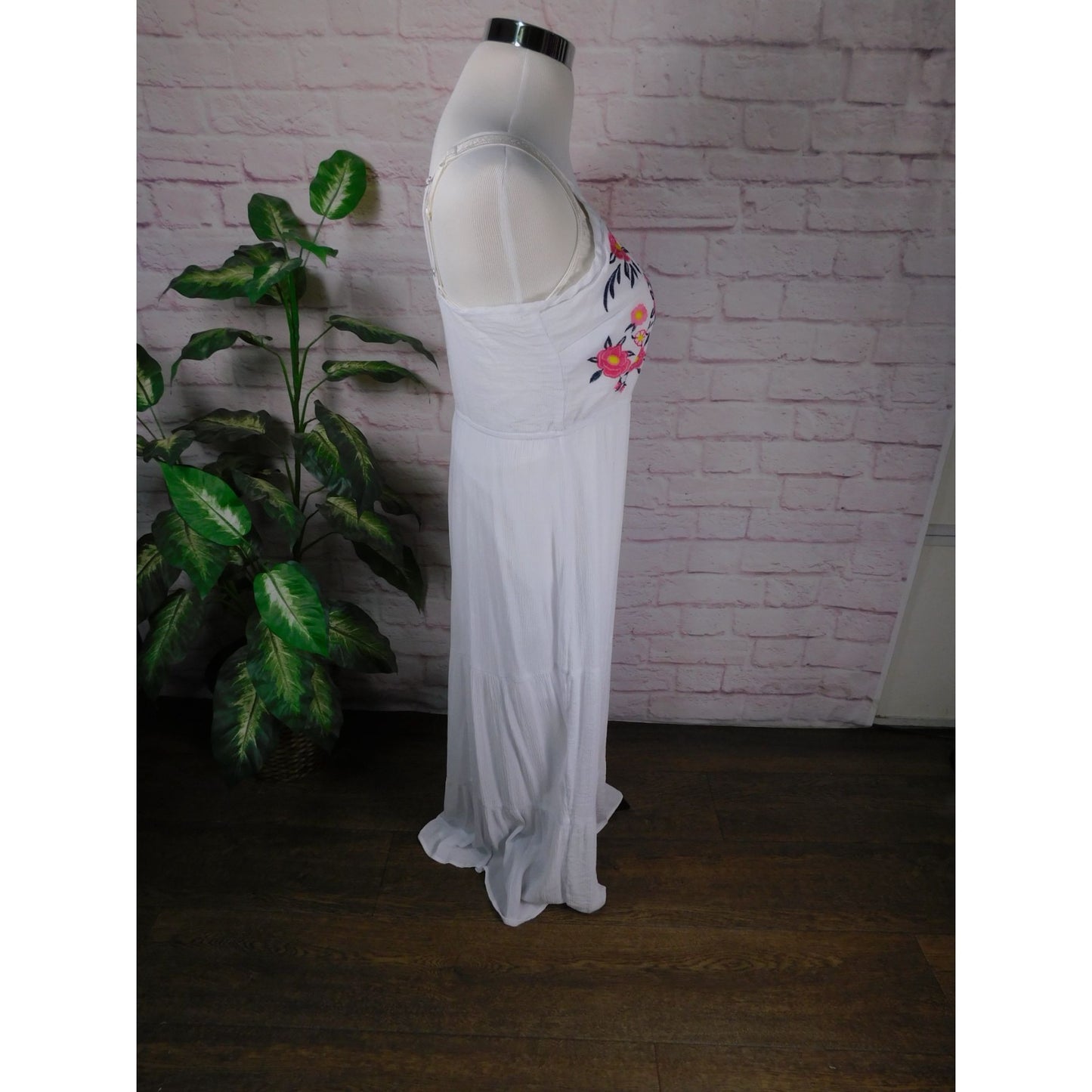 Robe longue bohème Kelly Renee avec broderie florale et doubles bretelles spaghetti Blanc Femme XL