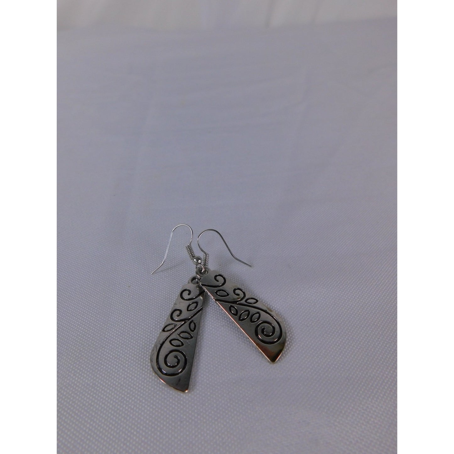 Boho Silver Tone Dangle Earrings Swirl Leaf Pattern Lightweight Retro Jewelry Gi