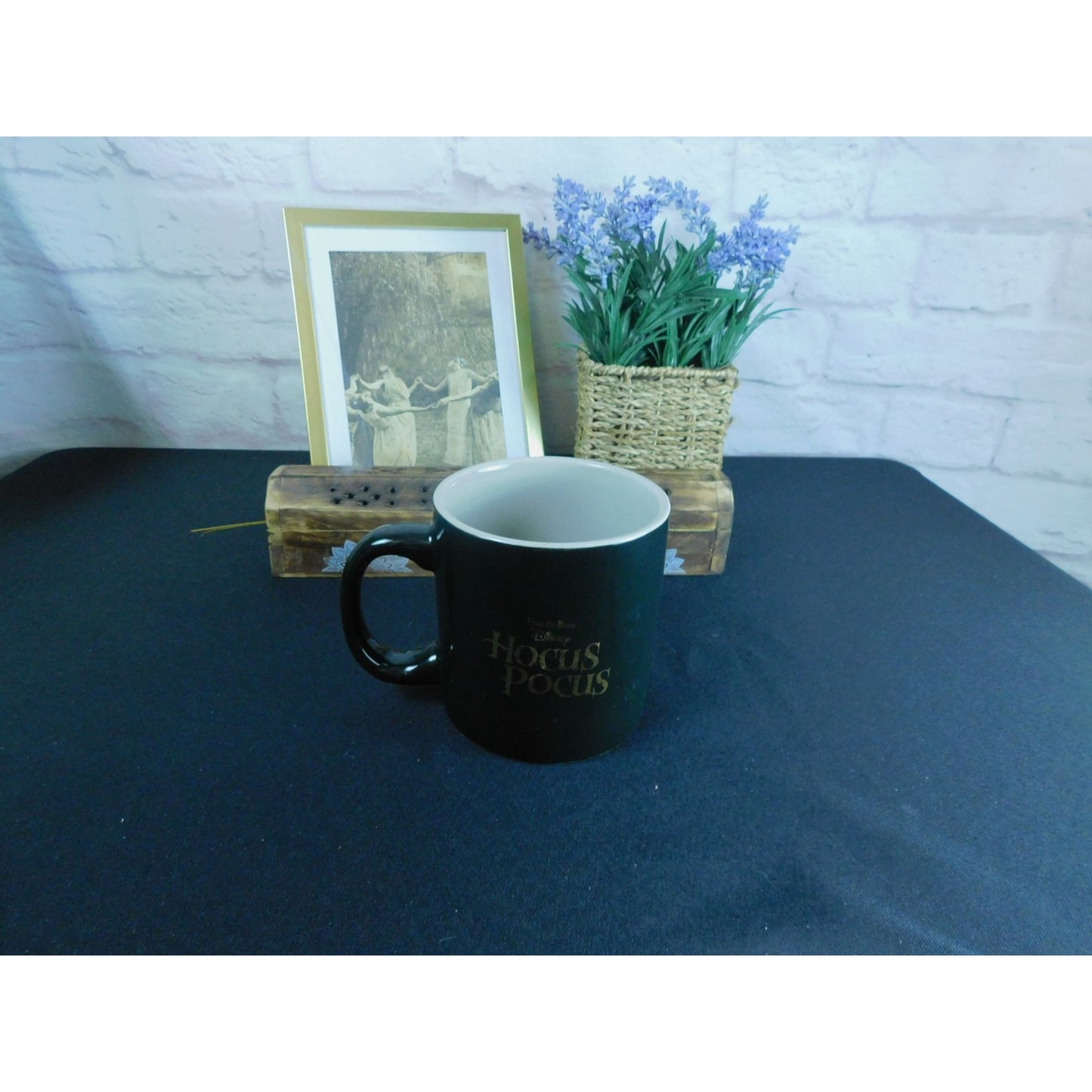 Tasse à café et thé noir avec silhouette de sorcière Disney Hocus Pocus Come We Fly
