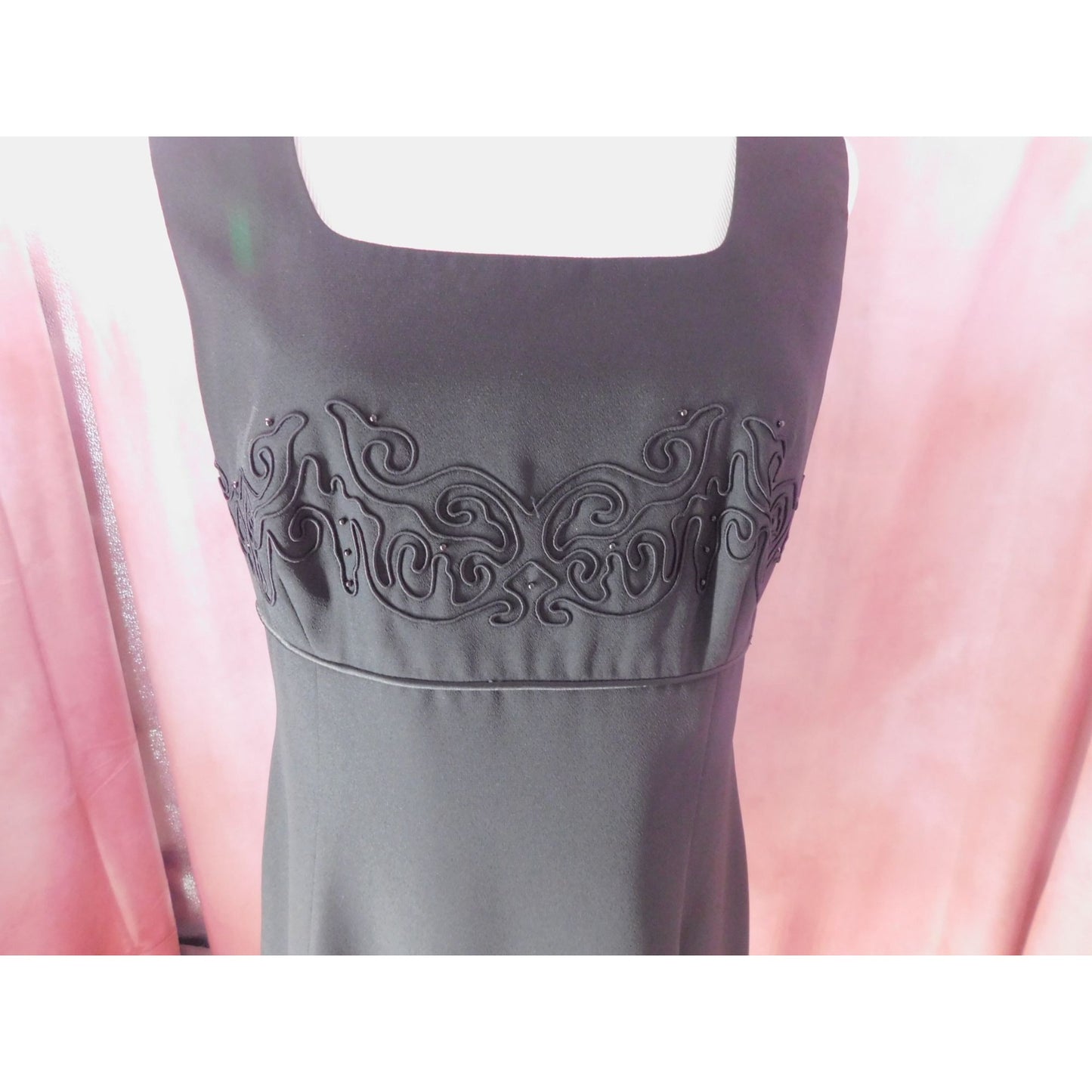 Robe trapèze brodée de perles sans manches de John Roberts, noire, doublée, taille 10
