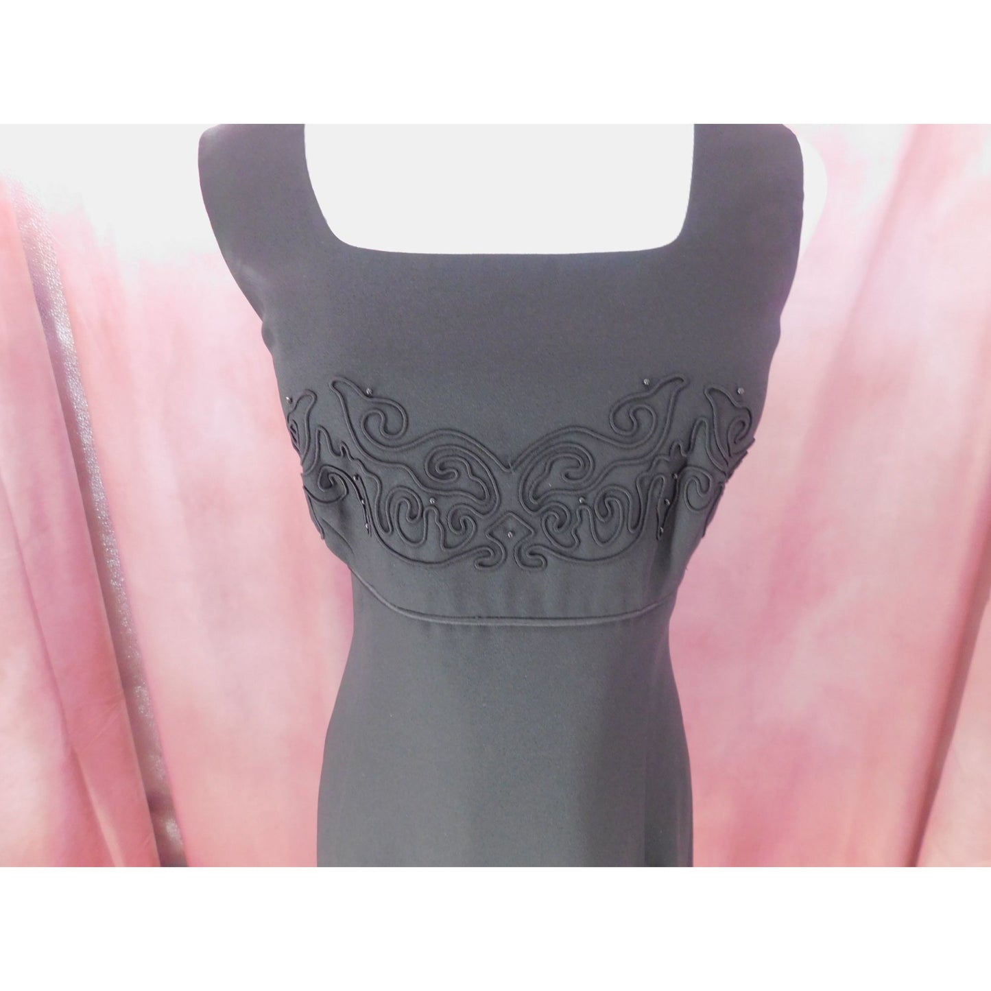 Robe trapèze brodée de perles sans manches de John Roberts, noire, doublée, taille 10