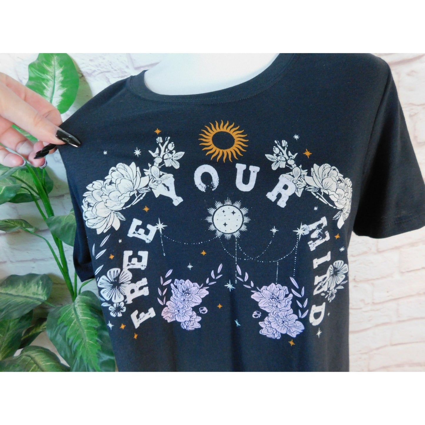 T-shirt graphique Kristen Nicole Free Your Mind pour femme, noir, taille XL, NWT
