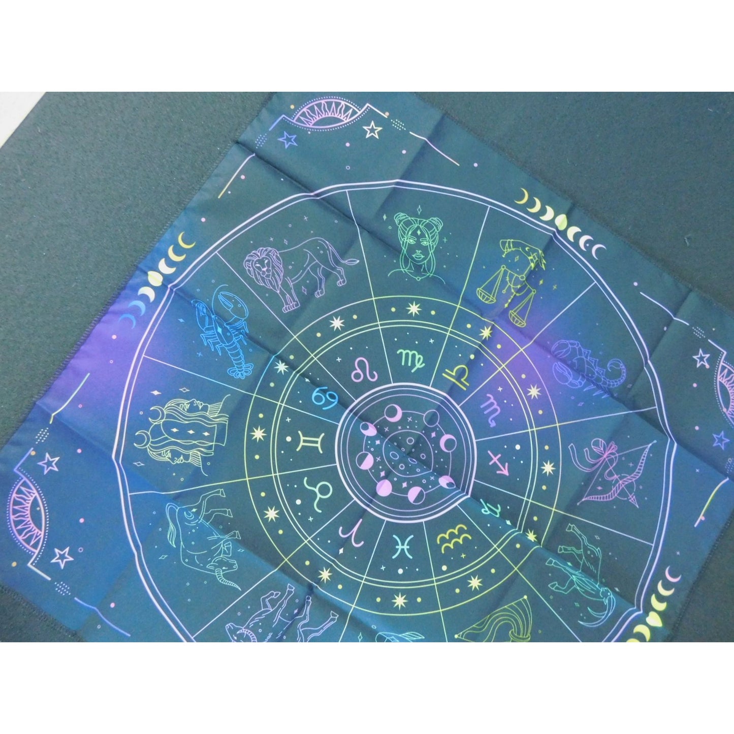 Nappe d'autel avec constellations et phases de lune célestes pour la divination du tarot