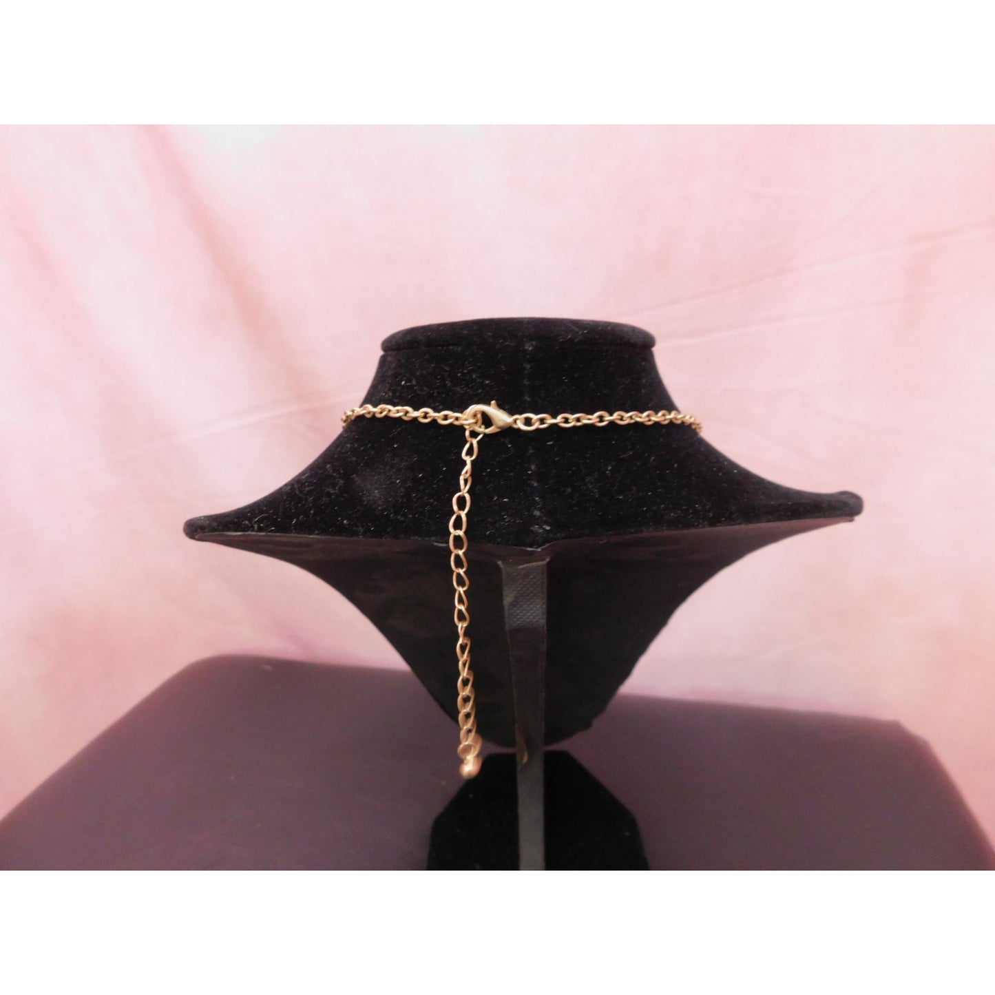 Collier en perles martelées dorées Tanja 16" x 3" RETIRÉ