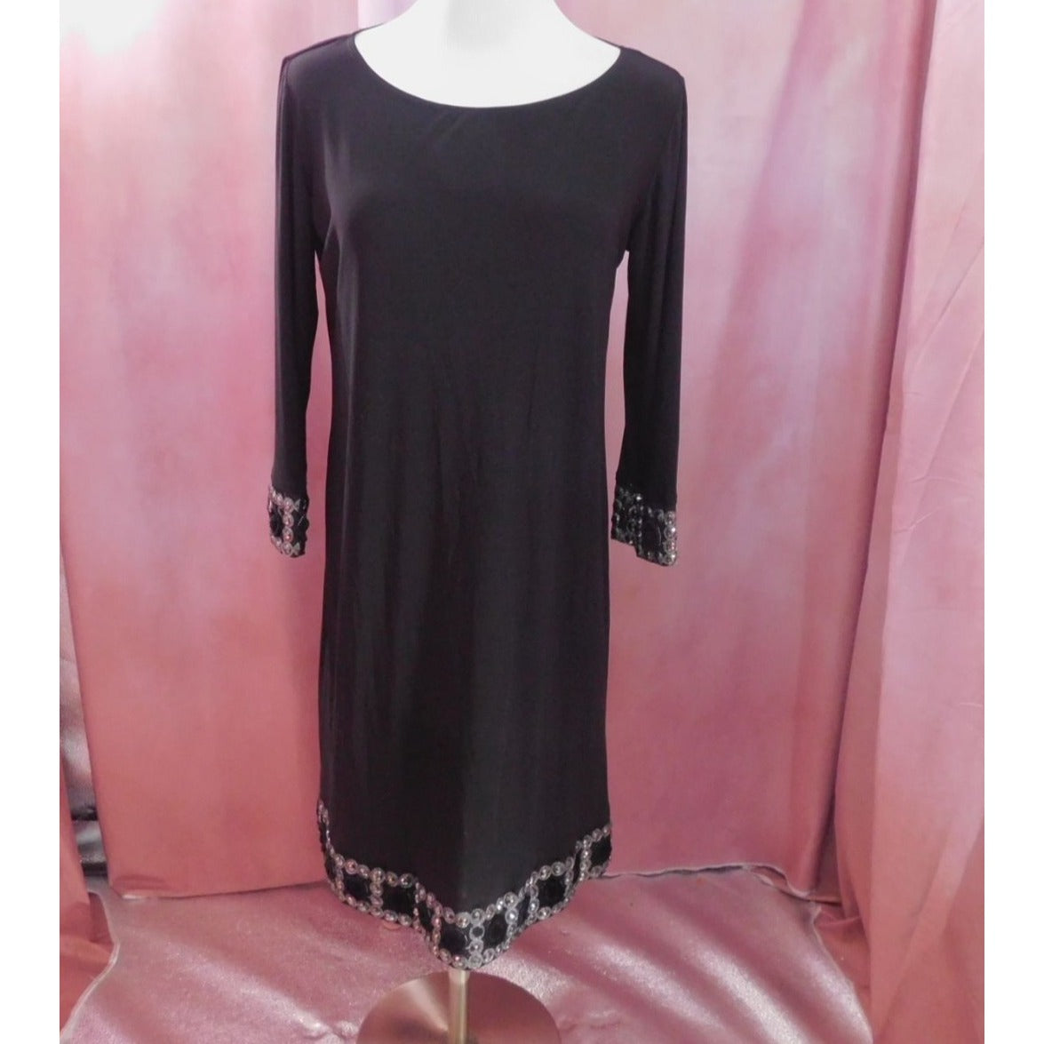 Robe fourreau noire à ourlet orné de perles Tatiana B, taille S