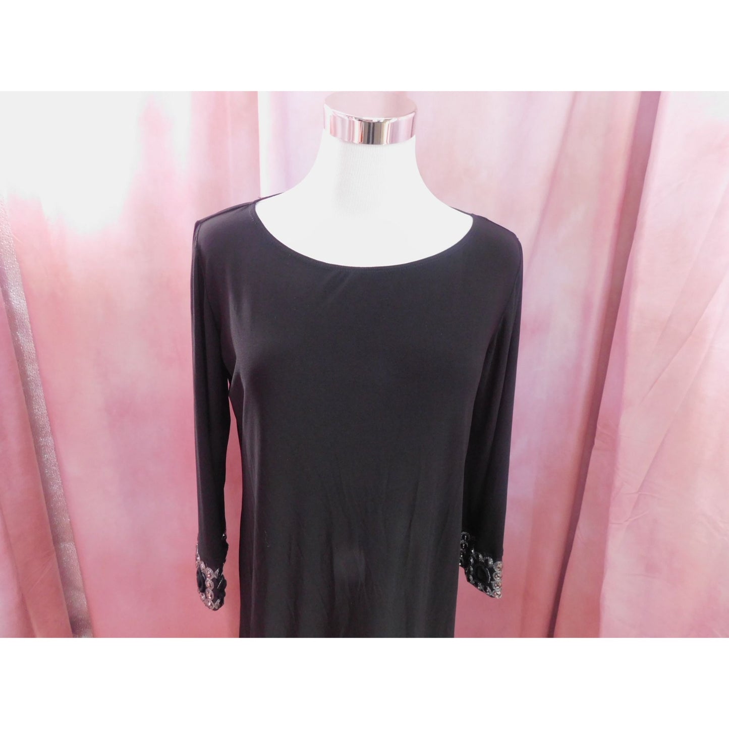 Robe fourreau noire à ourlet orné de perles Tatiana B, taille S