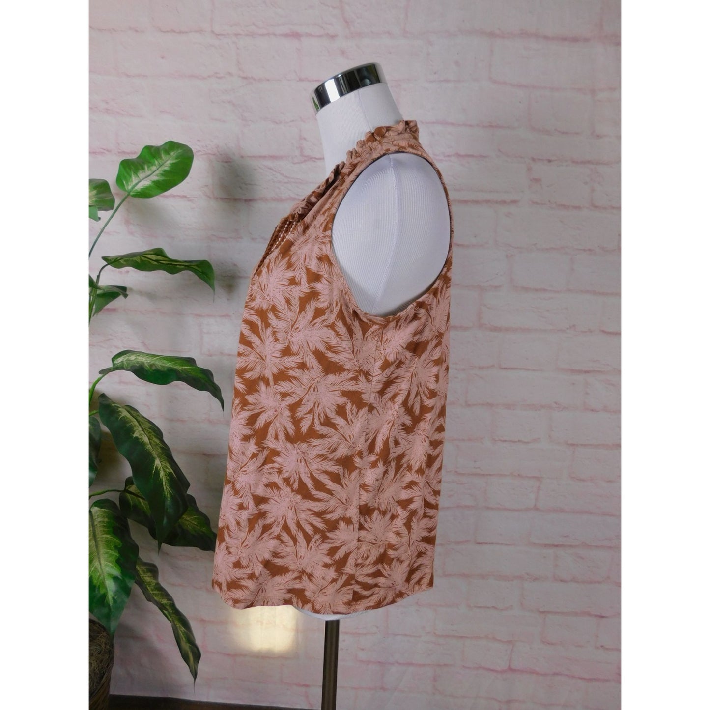 J Jill Petite Boho Sleeveless Tassel Top S Brown Pink Palm Print