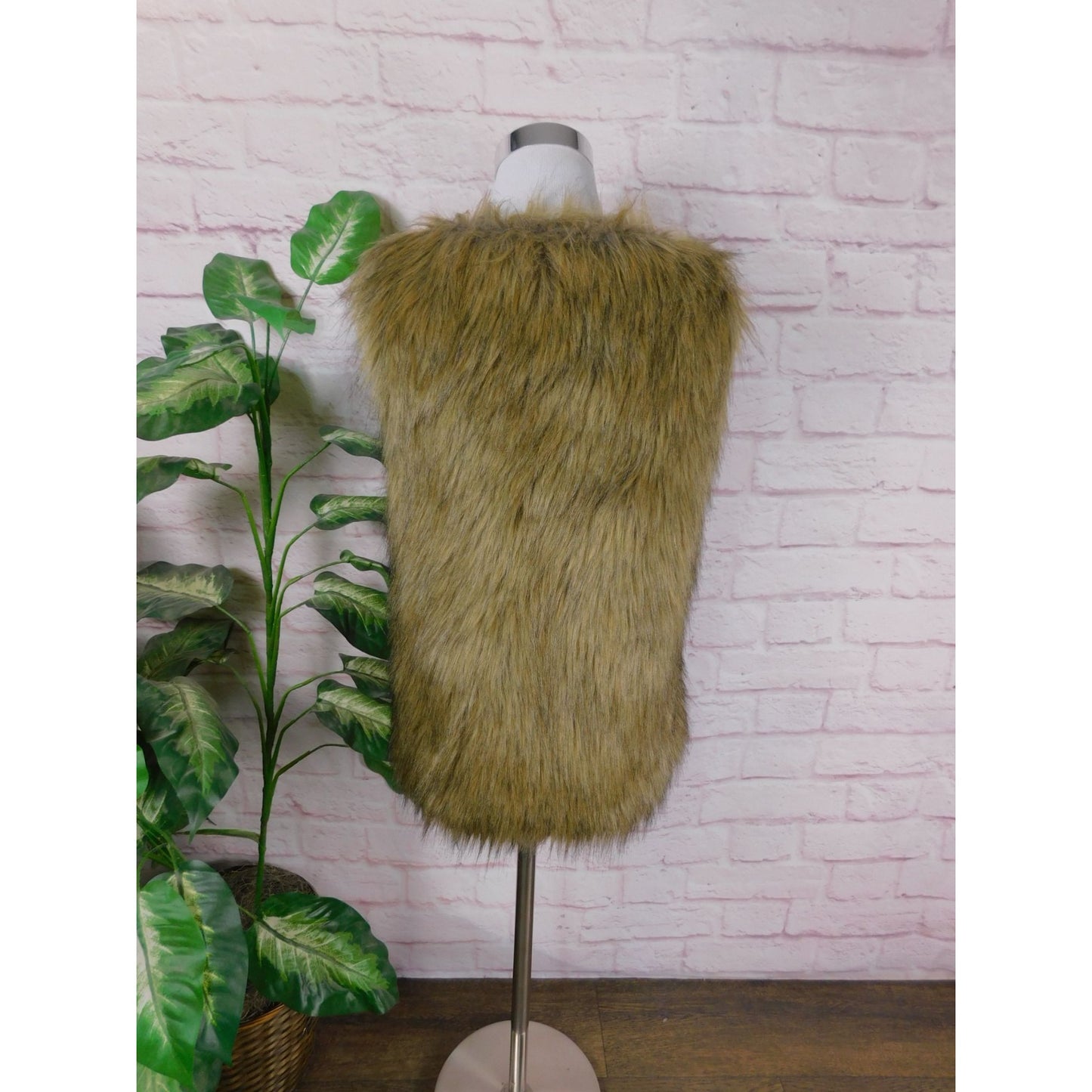 Faux Fur Vest Medium - Boho Chic with Hook & Eye Closure, Warm Layering