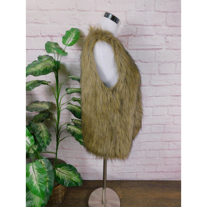 Faux Fur Vest Medium - Boho Chic with Hook & Eye Closure, Warm Layering