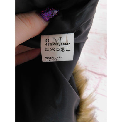 Faux Fur Vest Medium - Boho Chic with Hook & Eye Closure, Warm Layering