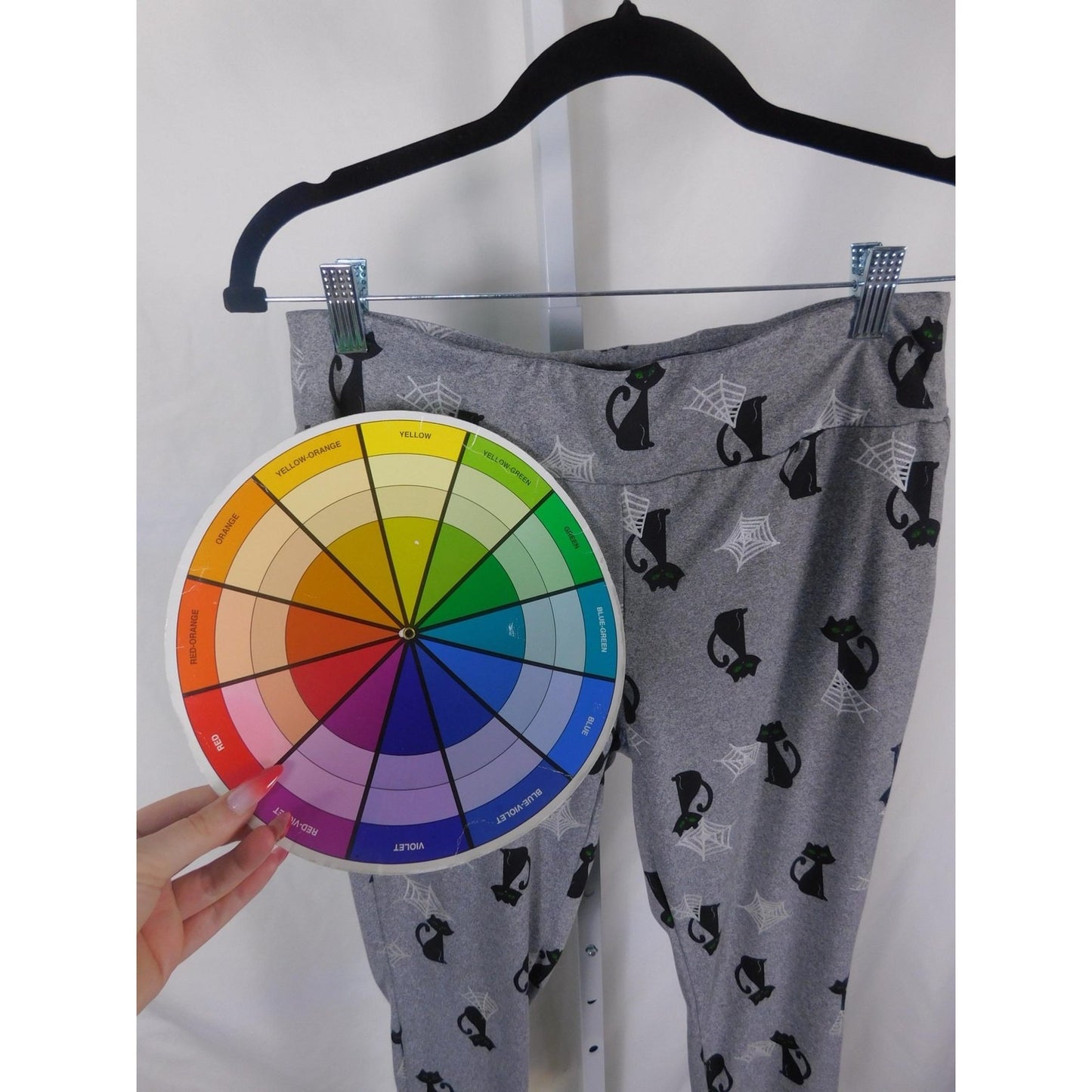 Feeling Festive Leggings Womens Medium Gray Black Cat Spider Web Witchy