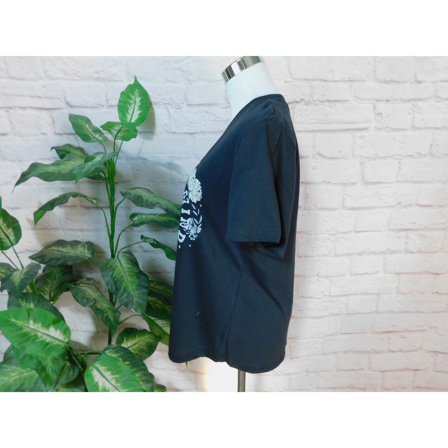 Kristen Nicole Free Your Mind Graphic Tee Black Women X-Large NWT