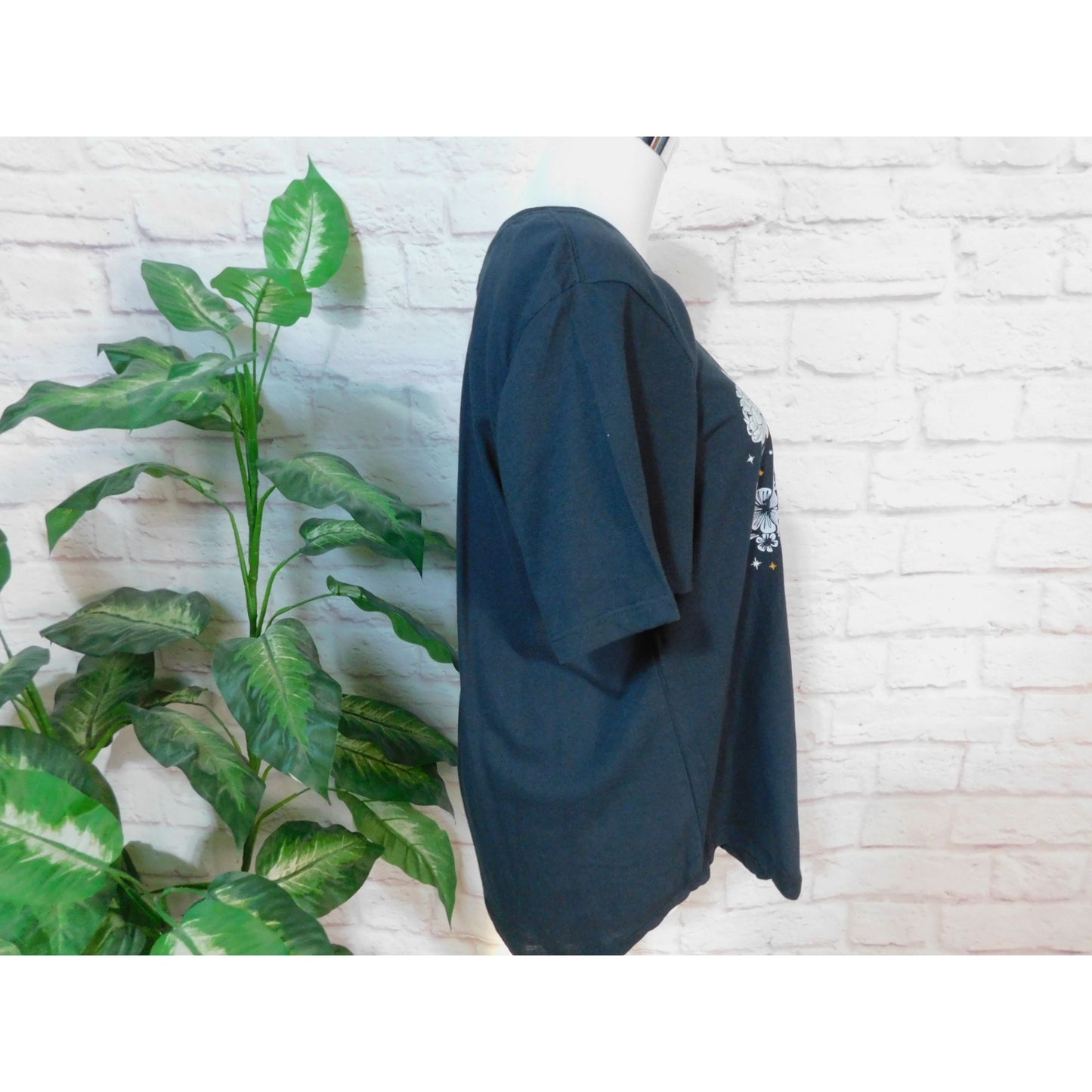 Kristen Nicole Free Your Mind Graphic Tee Black Women X-Large NWT