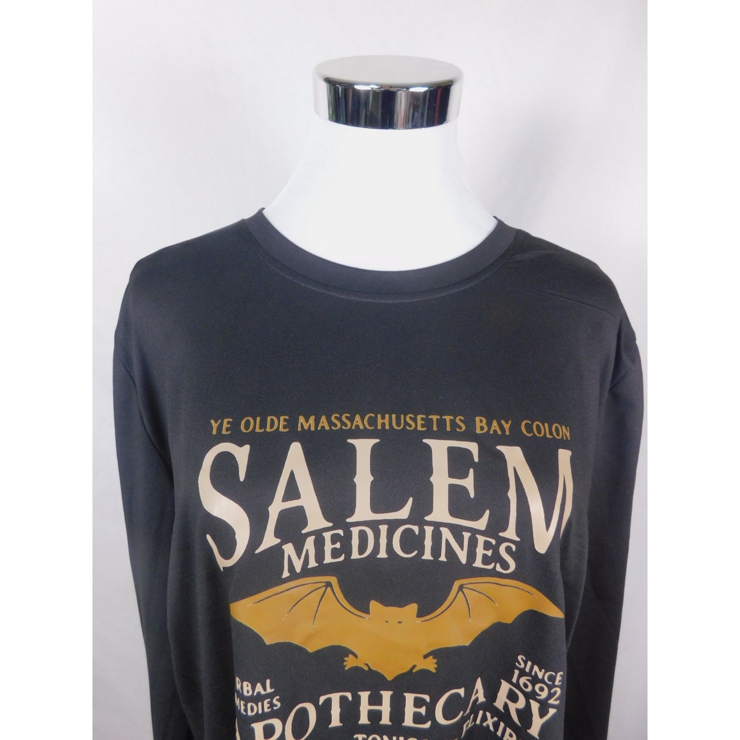 Salem Apothecary Bat Shirt – Witchcore Graphic – Size XL – New