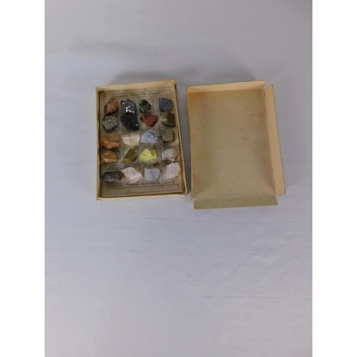 Vintage Specimens From The Desert Rock Mineral Kit 20 Piece Boxed Set Geology