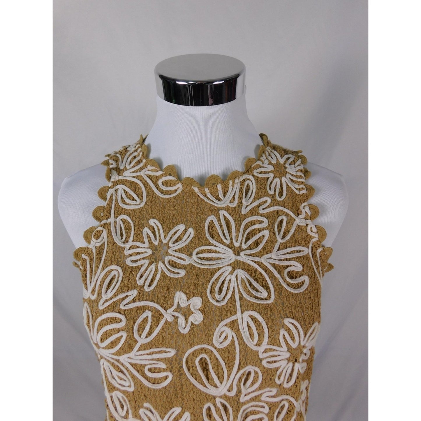 Solitaire Shirt Womens Small Tan White Crochet Floral Sleeveless Boho Top