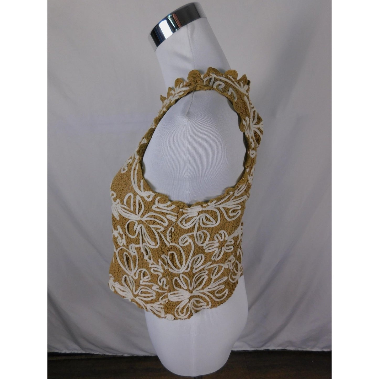 Solitaire Shirt Womens Small Tan White Crochet Floral Sleeveless Boho Top