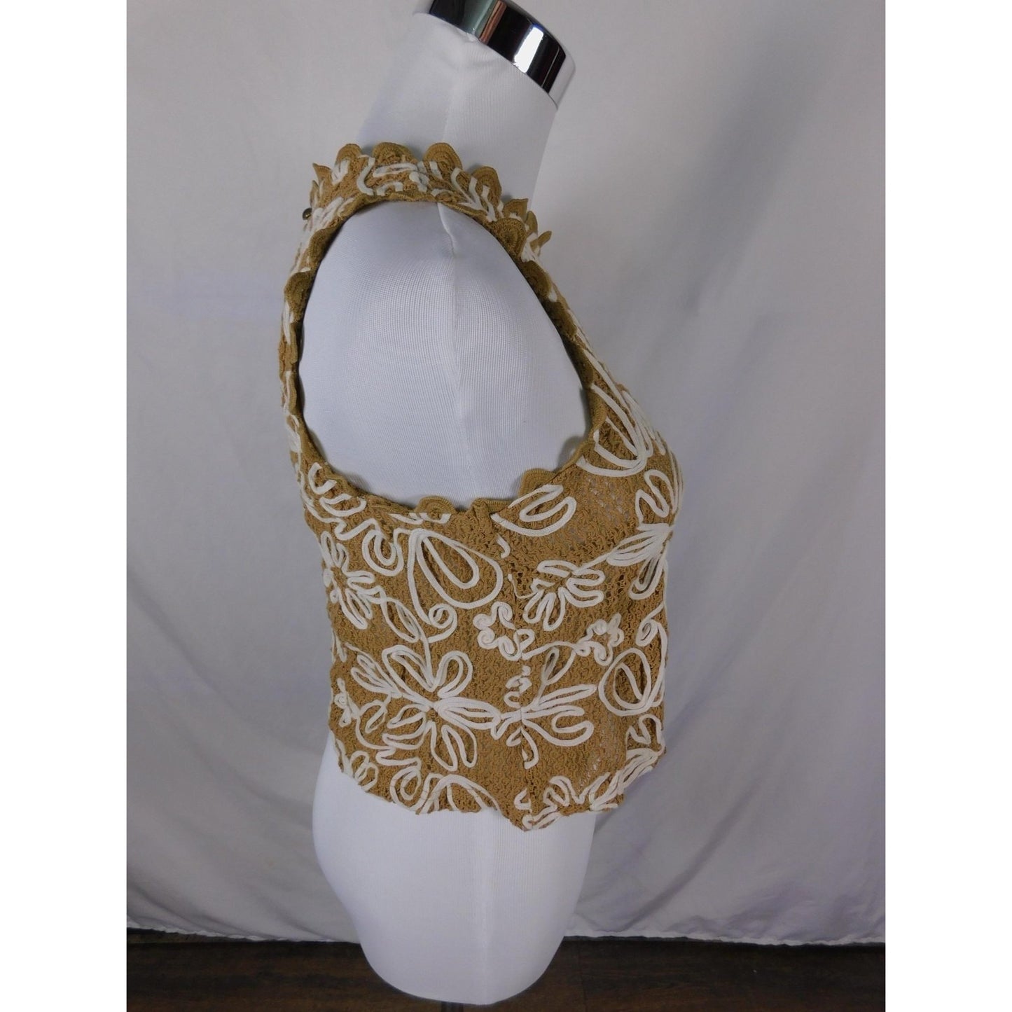 Solitaire Shirt Womens Small Tan White Crochet Floral Sleeveless Boho Top
