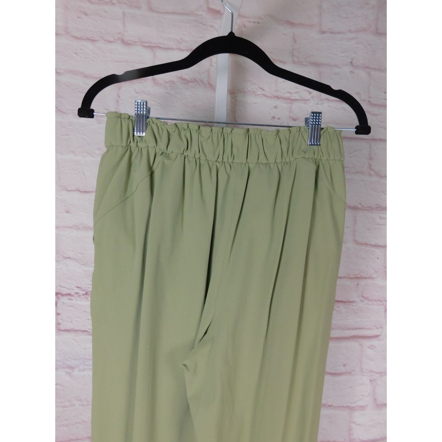 Lululemon Keep Moving Pant Size 8 High-Rise Sage Green with Pockets