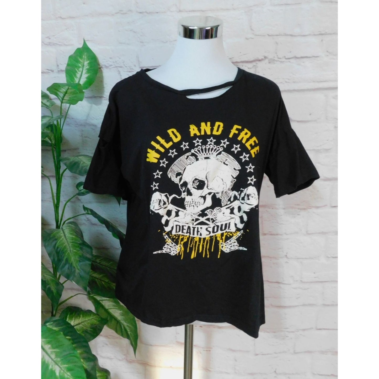 Wild And Free Death Soul Skull Graphic Black T-Shirt Women L Black Cold Shoulder