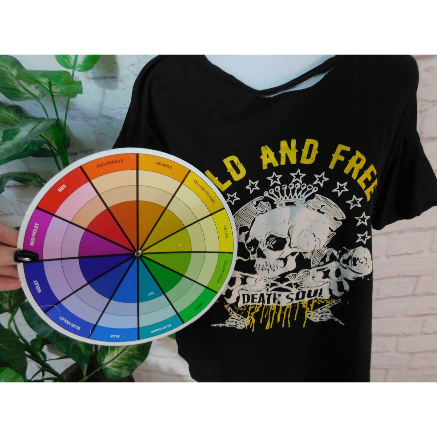 Wild And Free Death Soul Skull Graphic Black T-Shirt Women L Black Cold Shoulder