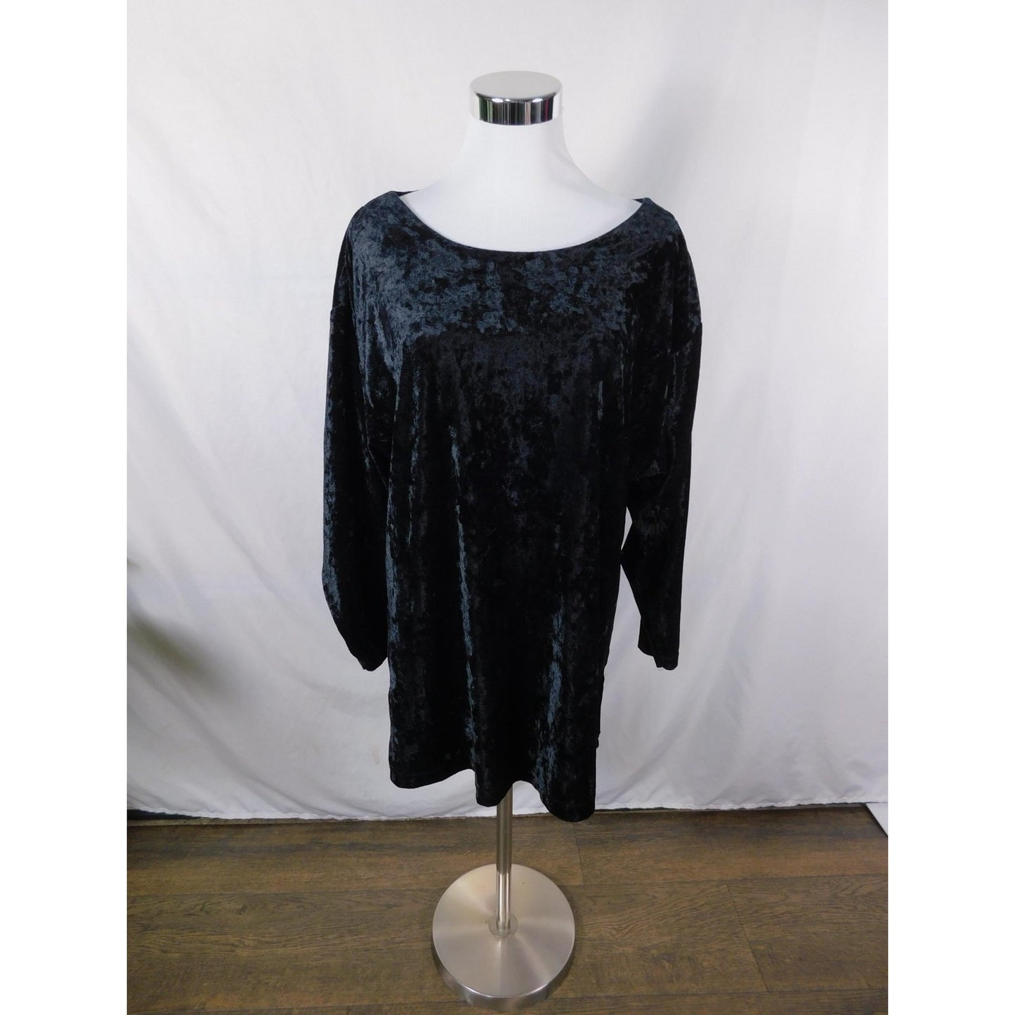 The Lounge Collection Shirt Womens Large Black Crushed Velvet Boatneck Velour