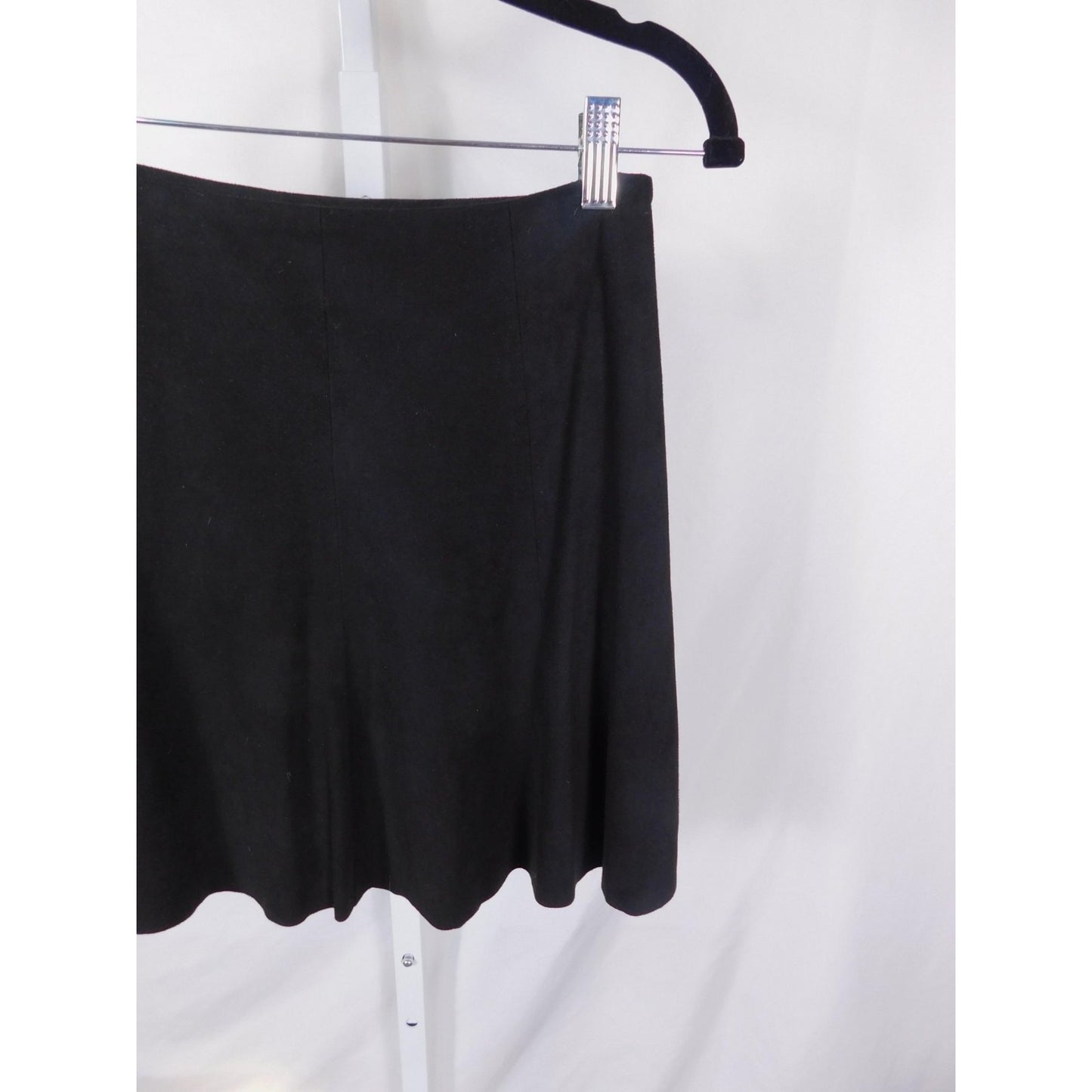 BB Dakota Black Faux Suede A-Line Mini Skirt 0 - Side Zip Stretch - Excellent