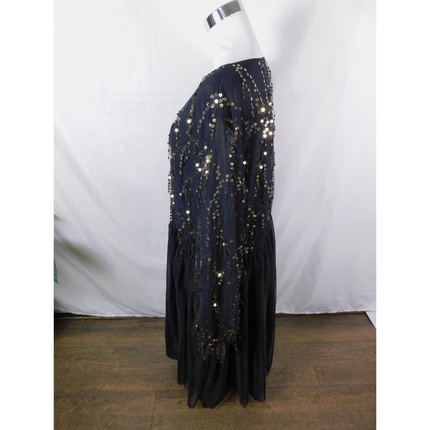 BloomChic Black Gold Sequin Mesh Dress 26 - V-Neck Plus - Excellent