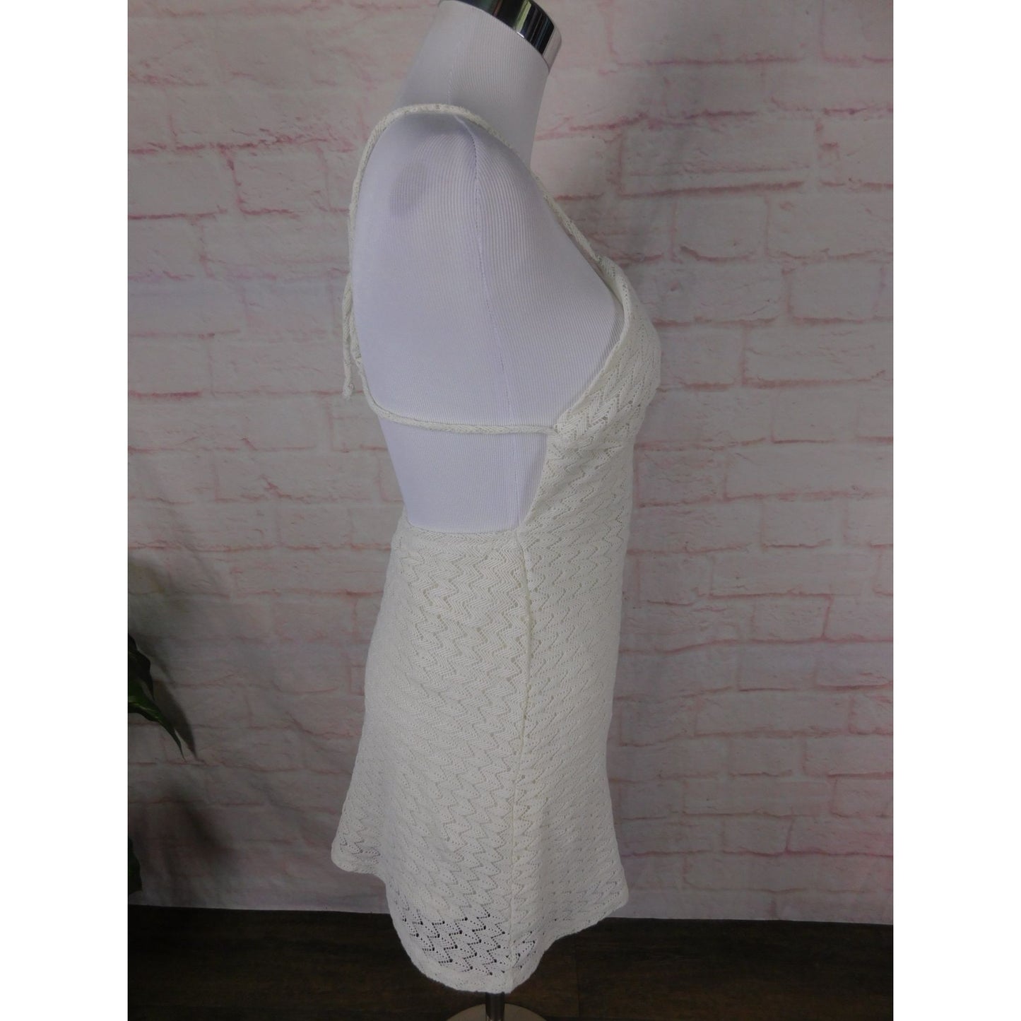 Forever 21 White Crochet Lace Mini S - Adjustable Straps - Excellent