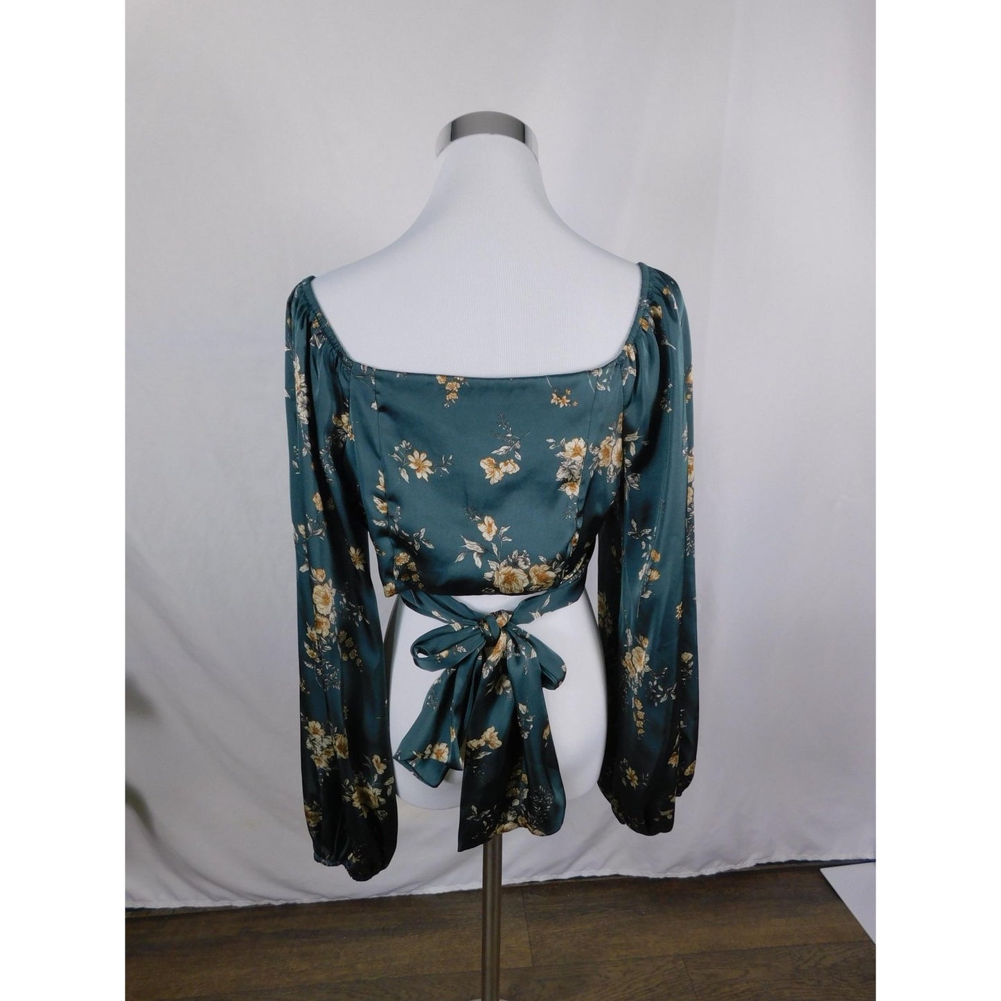 Altar'd State Blouse Womens Large Green Floral Tie Back Long Sleeve Delinca