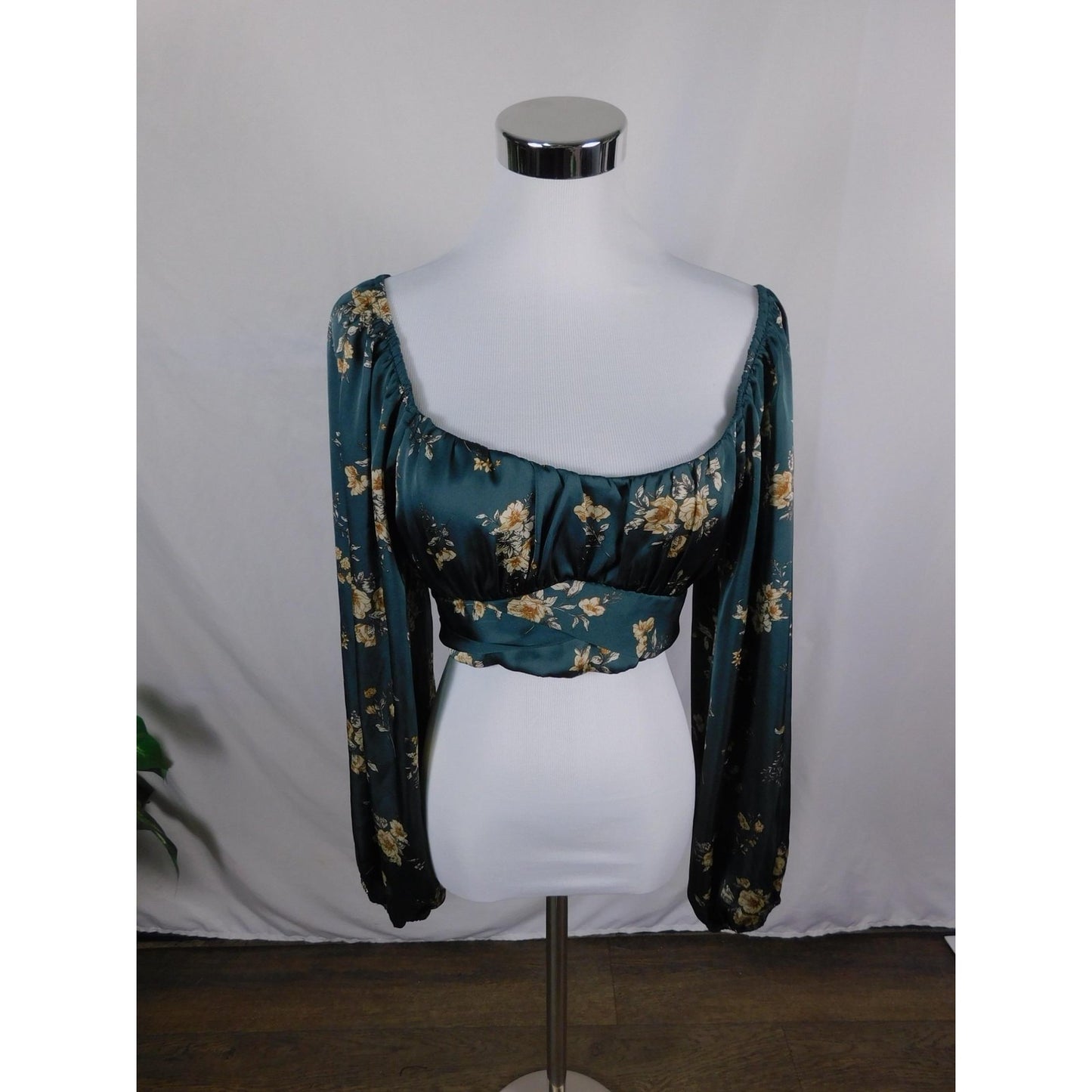 Altar'd State Blouse Womens Large Green Floral Tie Back Long Sleeve Delinca