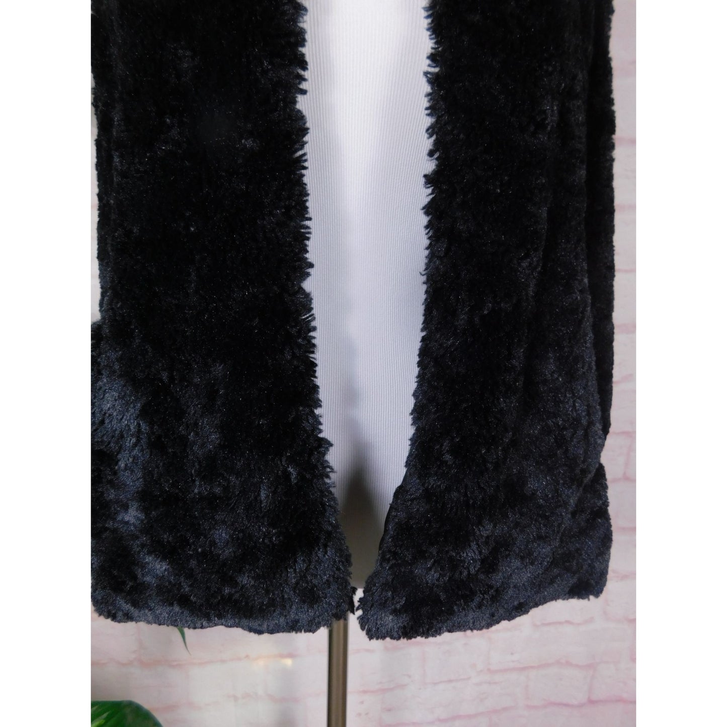 APT 9 Black Faux Fur Vest Soft Plush Lined Pockets Boho Chic S-M