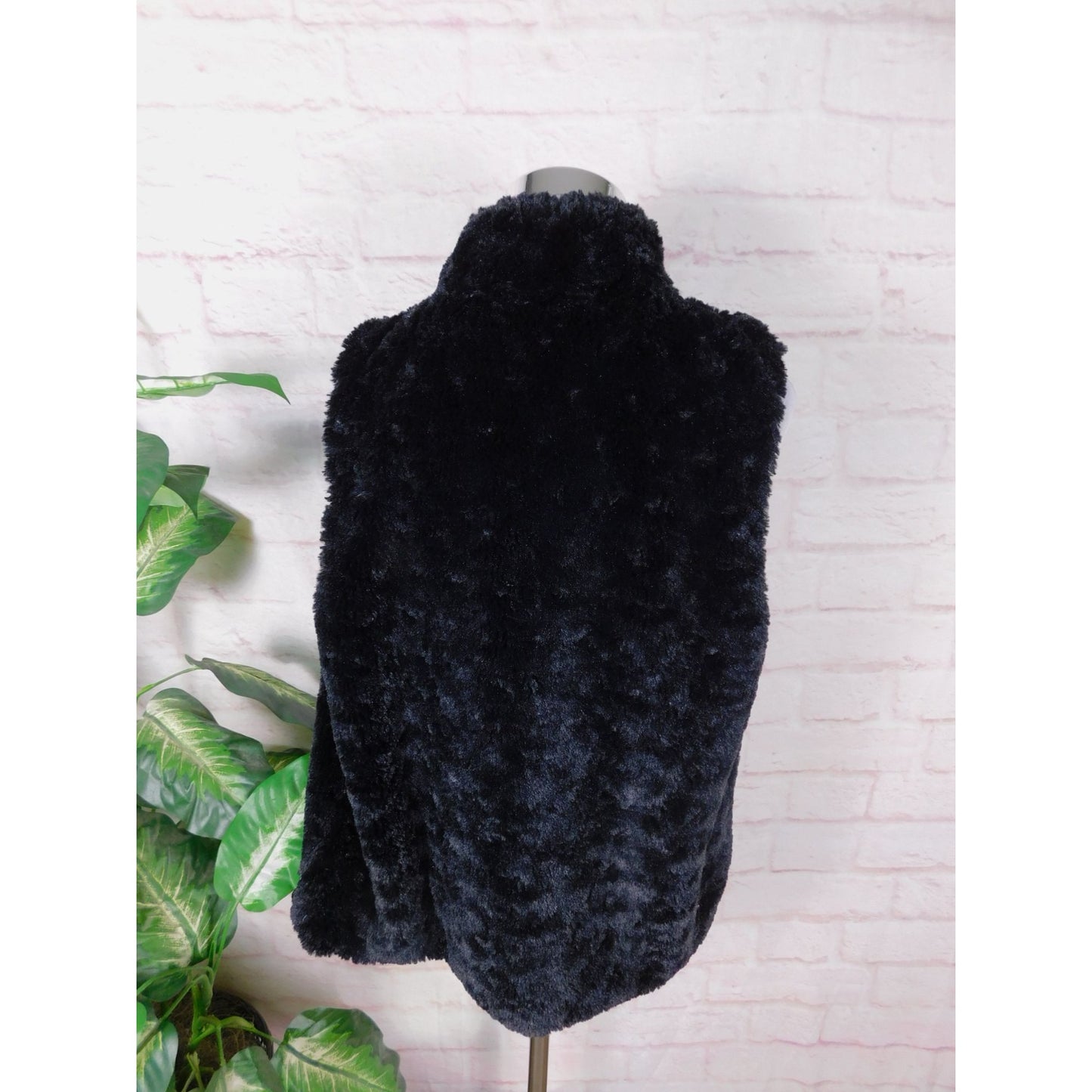 APT 9 Black Faux Fur Vest Soft Plush Lined Pockets Boho Chic S-M