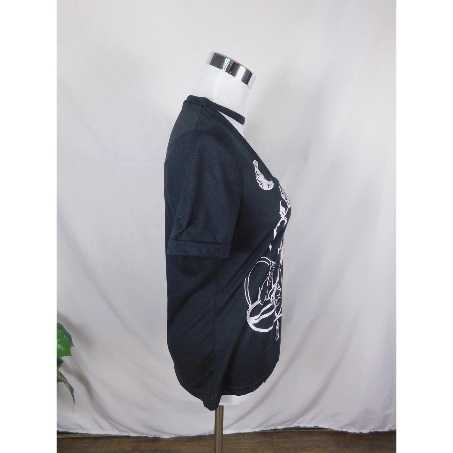 Witchy Gothic Graphic Shirt Womens Medium Black Deep V Cutout Choker Cats Moon