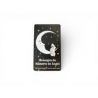 The Witches' Quest Spanish angel number mini tarot card featuring celestial moon and star artwork on a black background.