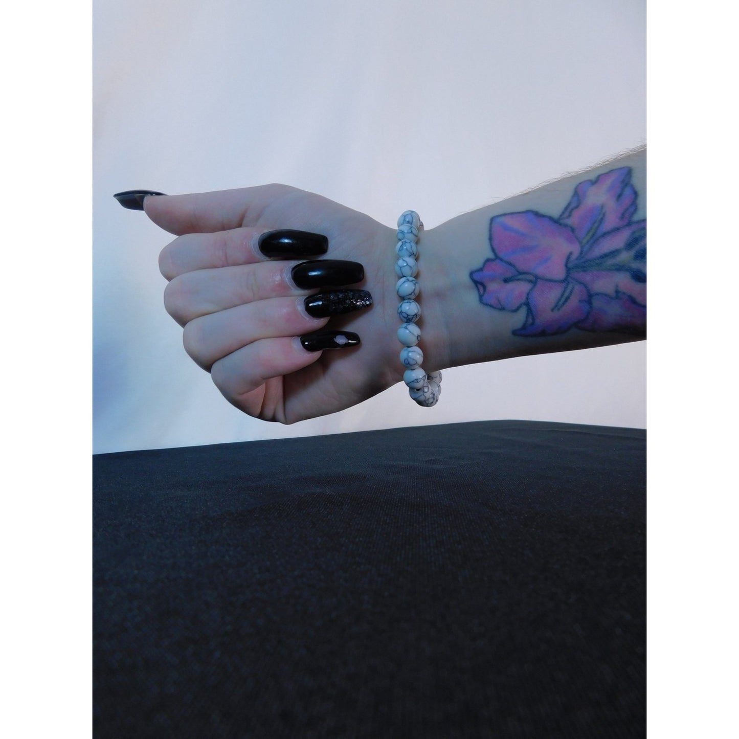 Howlite Gemstone Bead Bracelet Calming Healing Focus Stretch Unisex Jewelry Gift